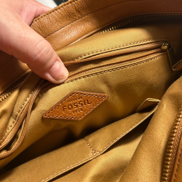 Fossil off white with black striped shoulder bag
with extra brown leather strap - Picture 7 of 14